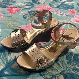Sandra Gold Floral Women's Sandals